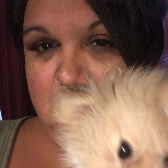 Meet your Posher, Claudia - Picture 1 of 1